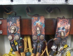 In this generator, washers were placed between the incoming cable sockets and the connection busbars, resulting in excessive heat and damage.